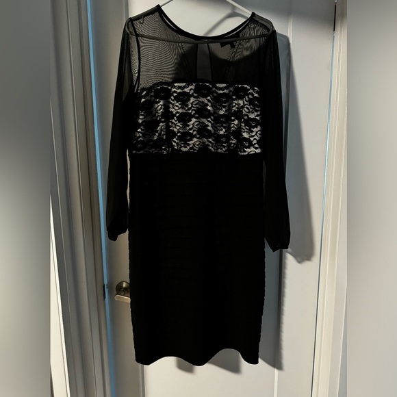 Knee length dress - Picture 2 of 2